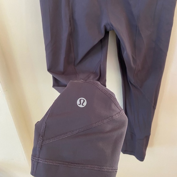 LULULEMON PACE RIVAL CROP 22” SIZE 4 PURPLE MOONPHASE LEGGINGS FULL ON LUXTREME - Picture 4 of 11